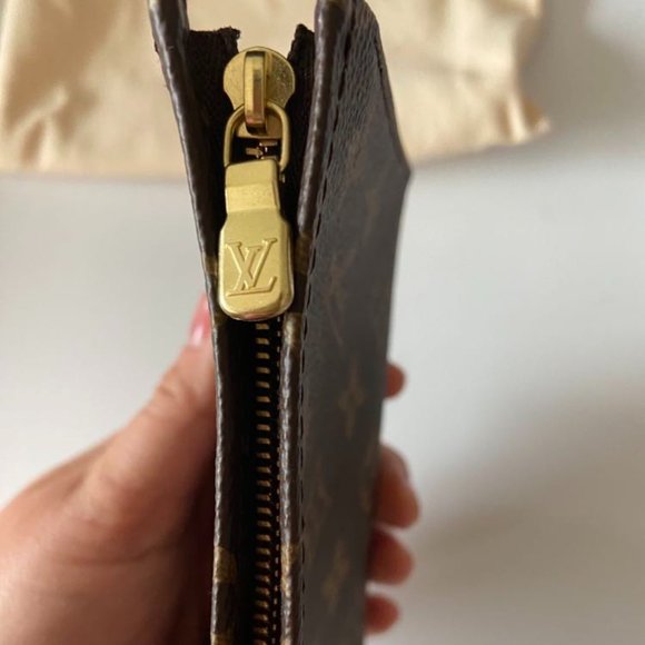 Louis Vuitton Toiletry Pouch 15 - Picture 2 of 11